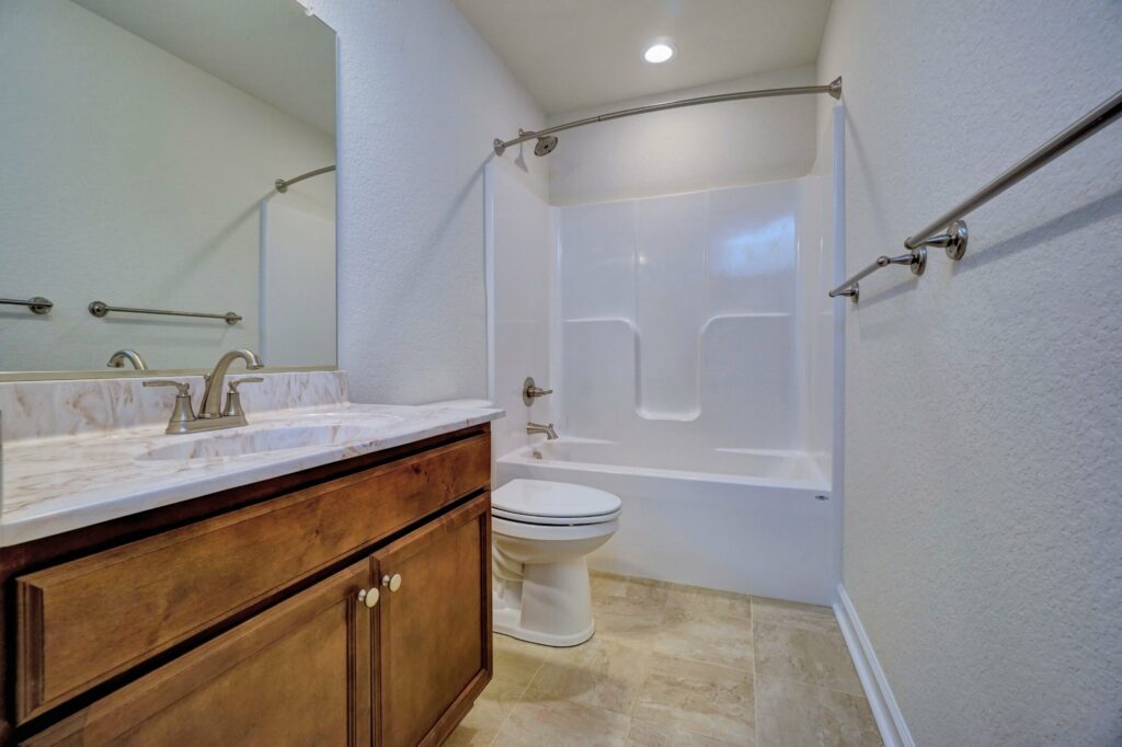 The Carter Full Bathroom with Tub